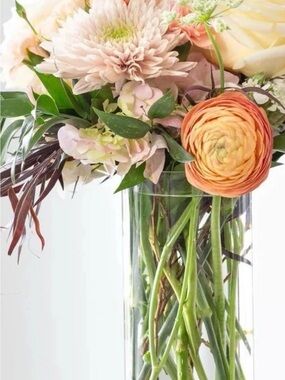 Cylinder Heavy Duty glass vase Used Not Brand New, Has A Yellow Hue Please Look